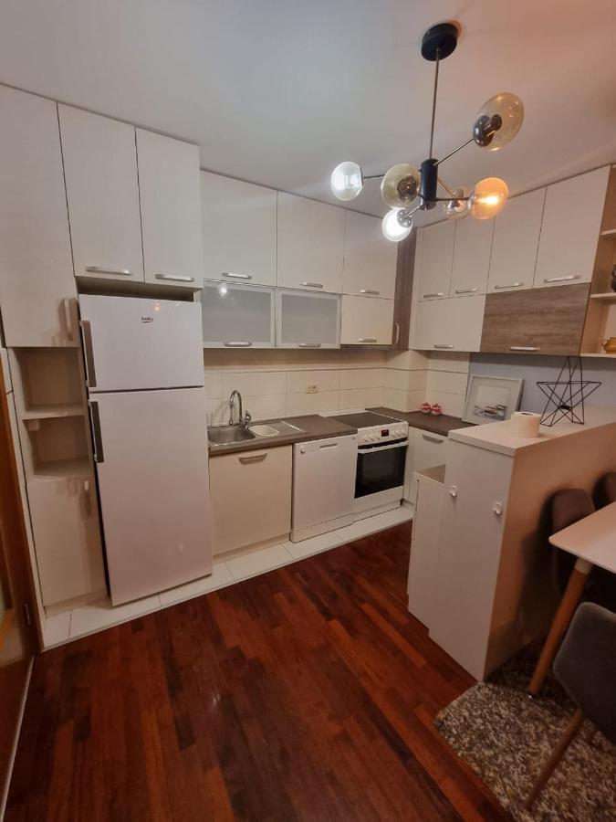 5 Star Apartment 波德戈里察 外观 照片