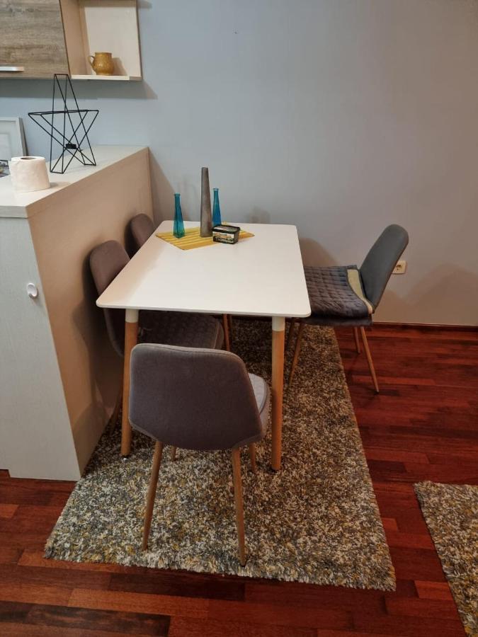 5 Star Apartment 波德戈里察 外观 照片