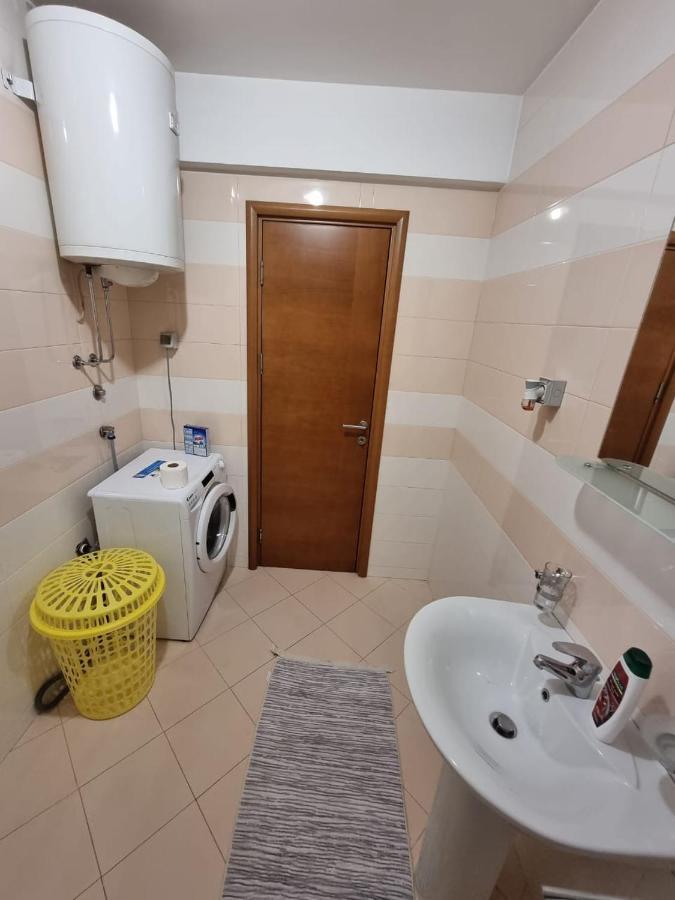 5 Star Apartment 波德戈里察 外观 照片