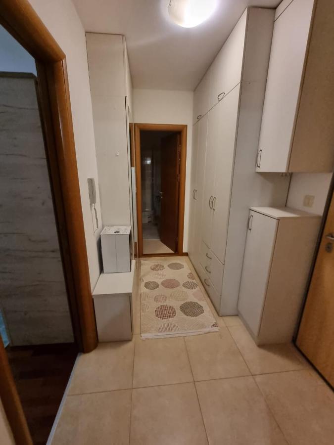 5 Star Apartment 波德戈里察 外观 照片