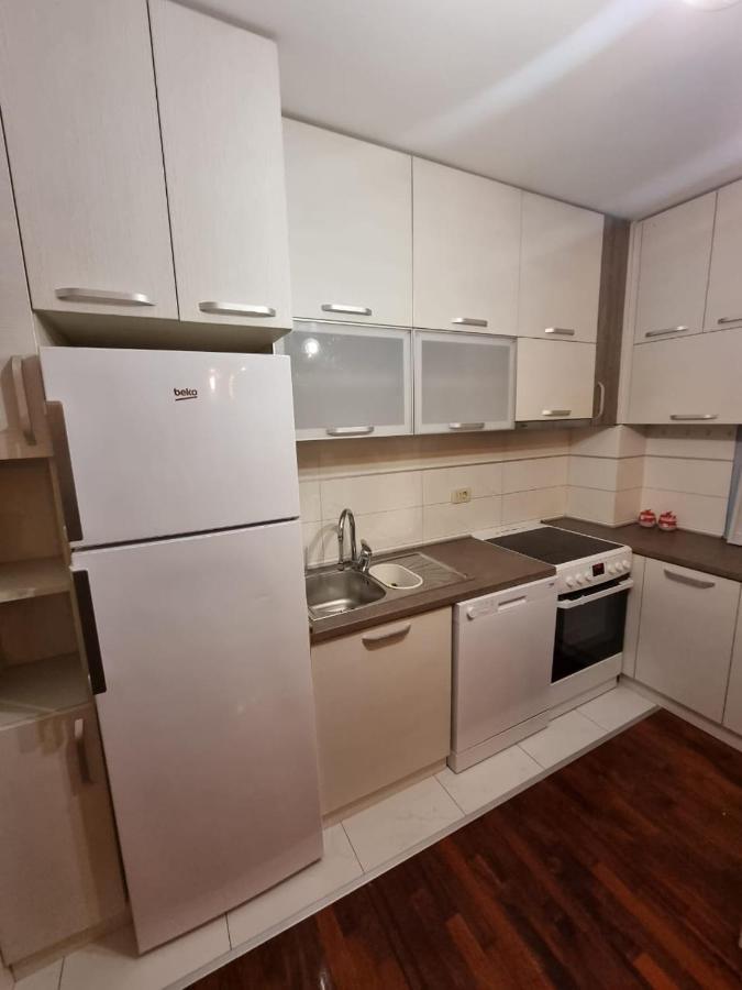 5 Star Apartment 波德戈里察 外观 照片