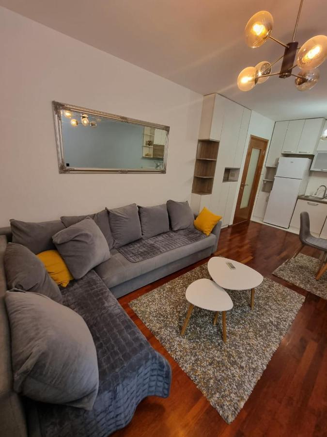5 Star Apartment 波德戈里察 外观 照片