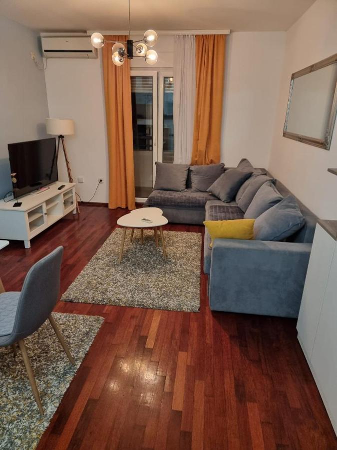 5 Star Apartment 波德戈里察 外观 照片