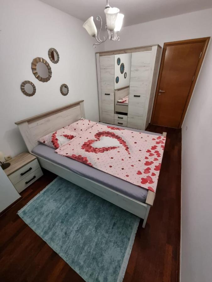 5 Star Apartment 波德戈里察 外观 照片