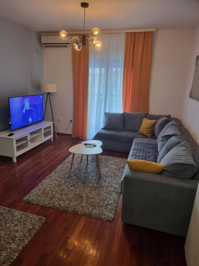 5 Star Apartment 波德戈里察 外观 照片